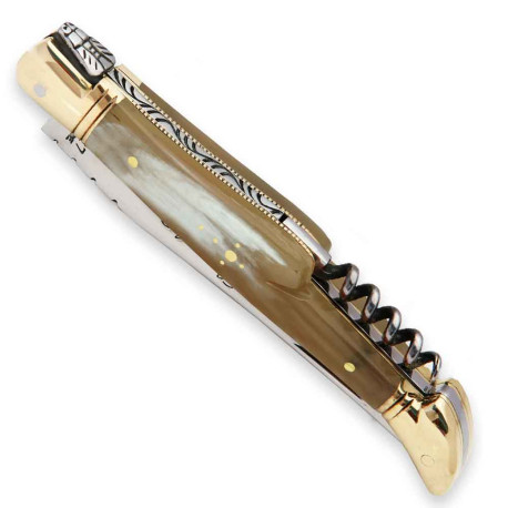 Couteau Laguiole manche en corne blonde avec tire-bouchon et mitres en laiton fermé - Image 2855